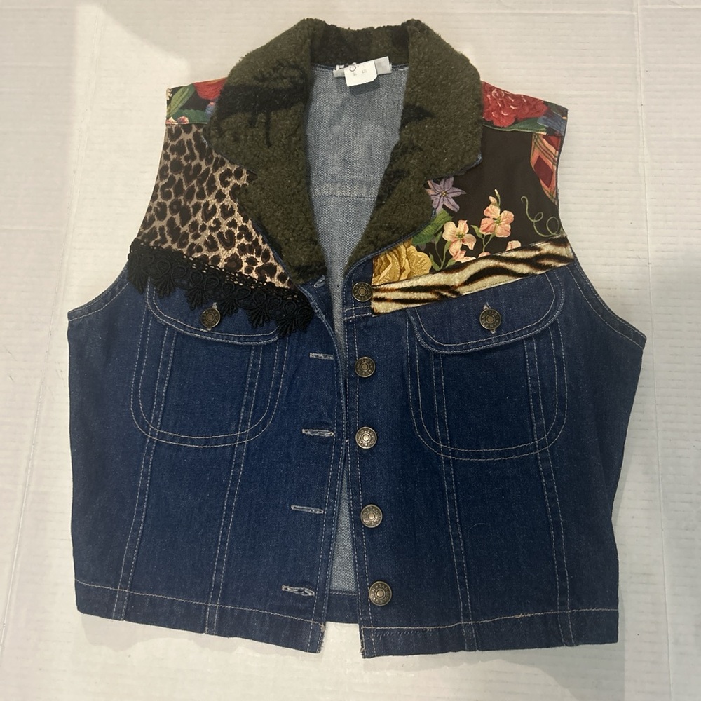 Country Pickins Green and Black patchwork vintage vest EUC